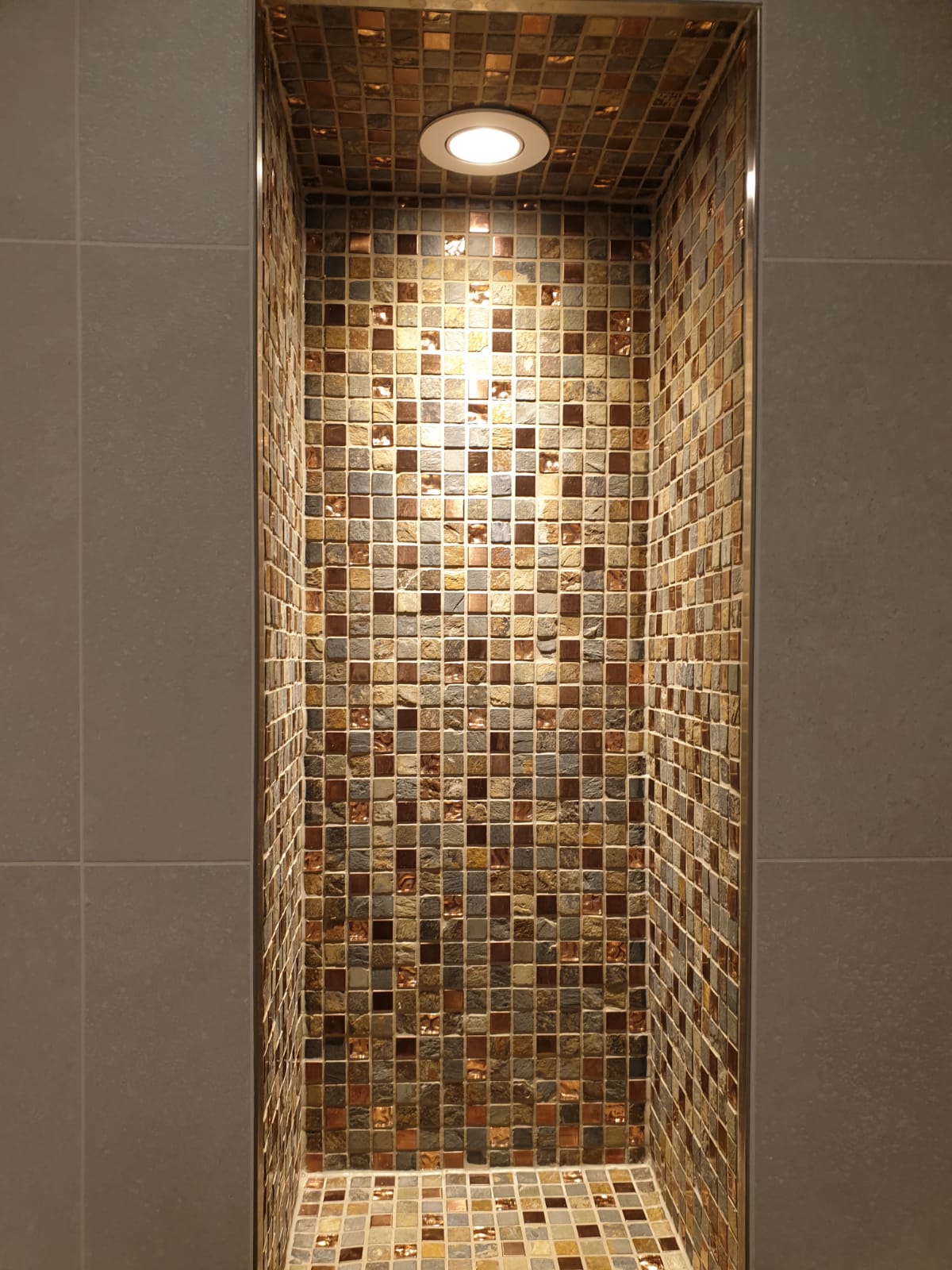 Badkamer Mozaiek, Waskommen, Nisjes, Inbouwkranen 1