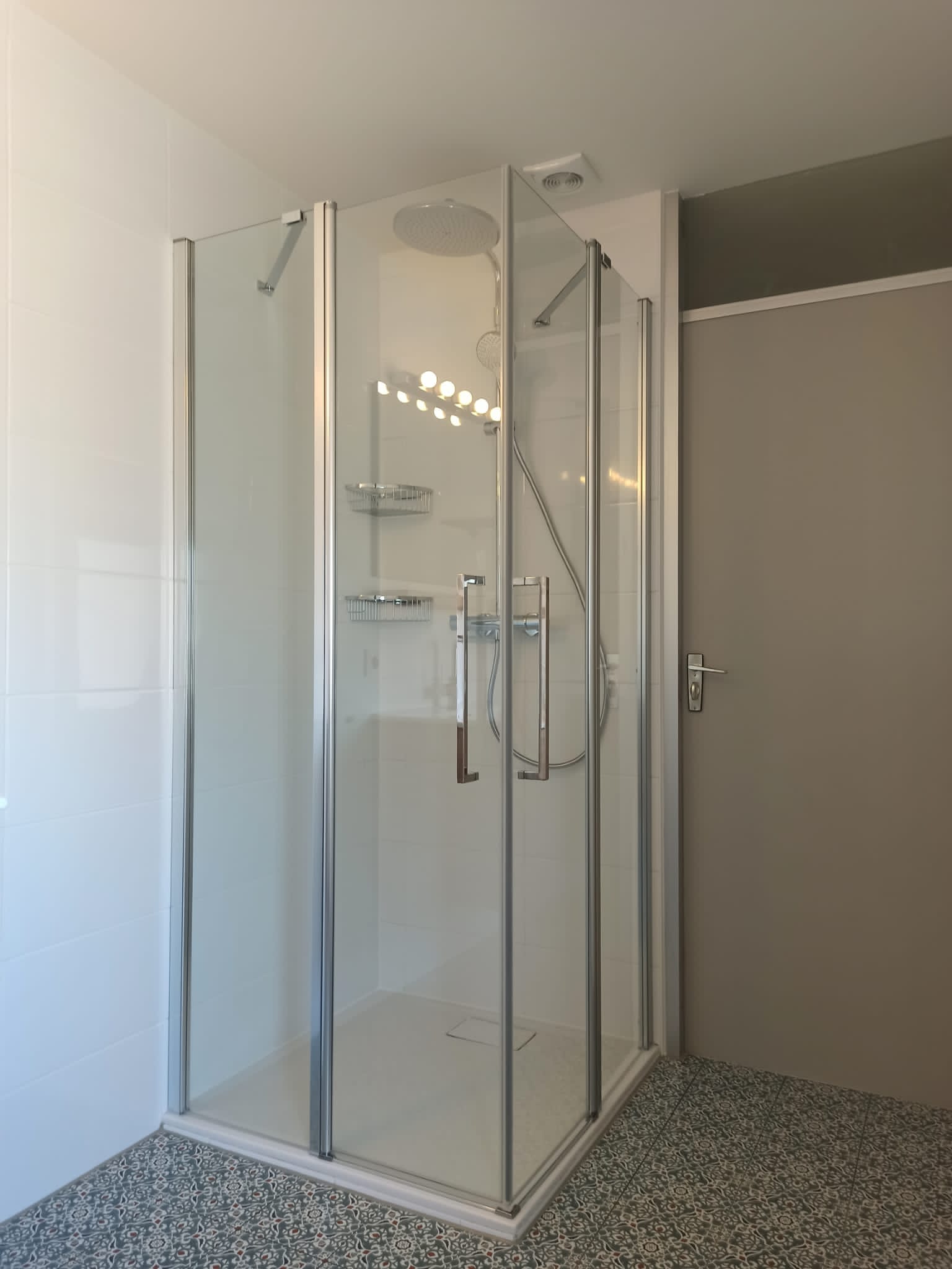 1C578211 B80f 4A8b 9780 82137E3a05da