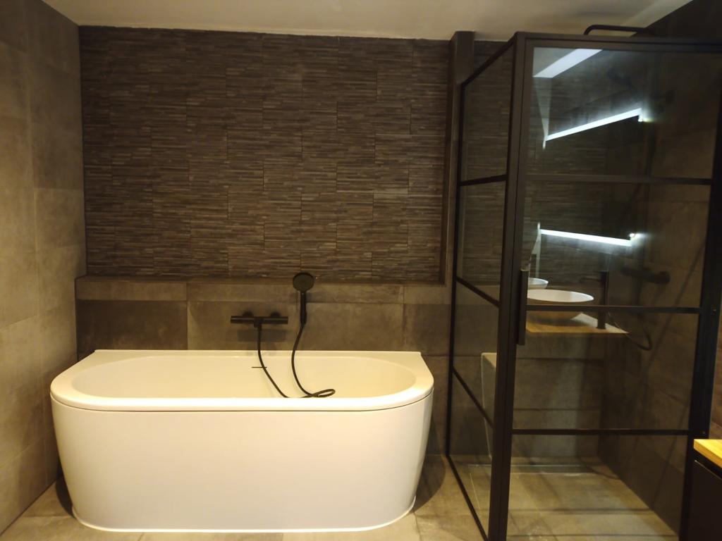 Ef629727 Ae01 4C41 Ad63 031A5f481ea2