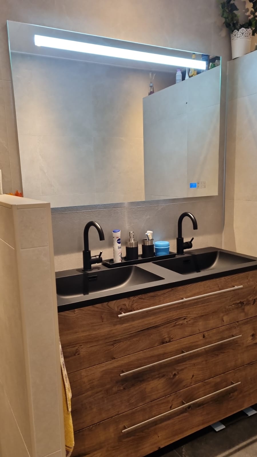 0B7cdfd4 04B8 45Ae 8678 Ad2dc0723afd